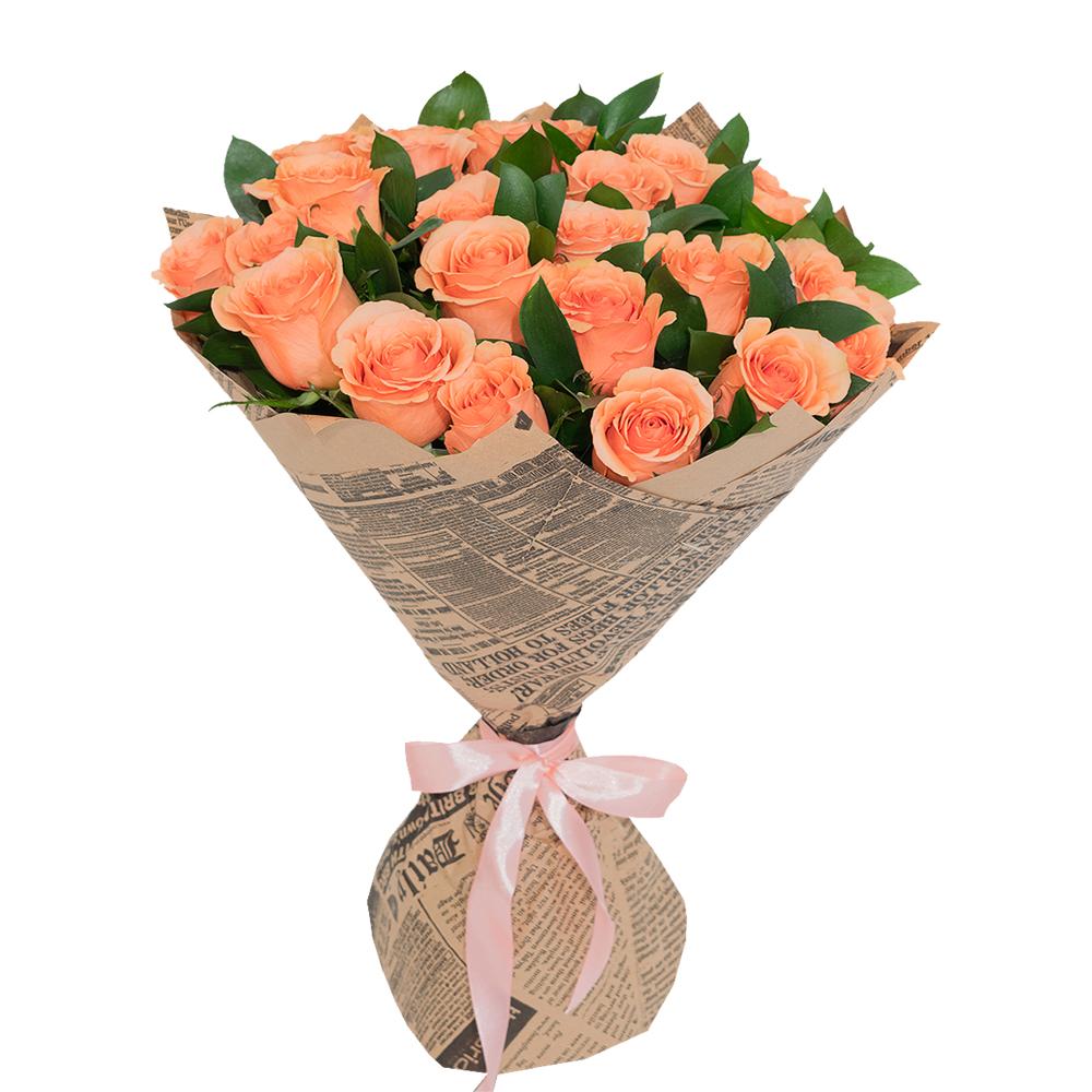 Букеты цветов в красноярске. Кустовые розы в букете 5 штук. Букеты из роз в упаковке. Маленький букет из роз. Букет из персиковых роз.